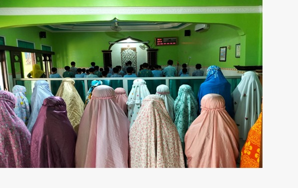 Shalat Zuhur Berjamaah