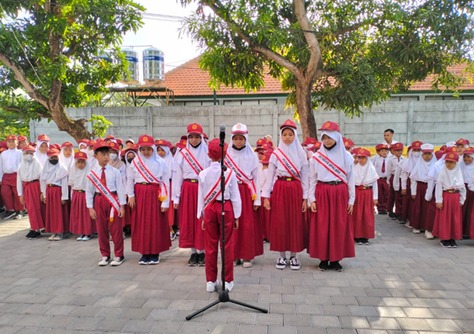 Upacara bendera SD Muhammadiyah Banyuraden