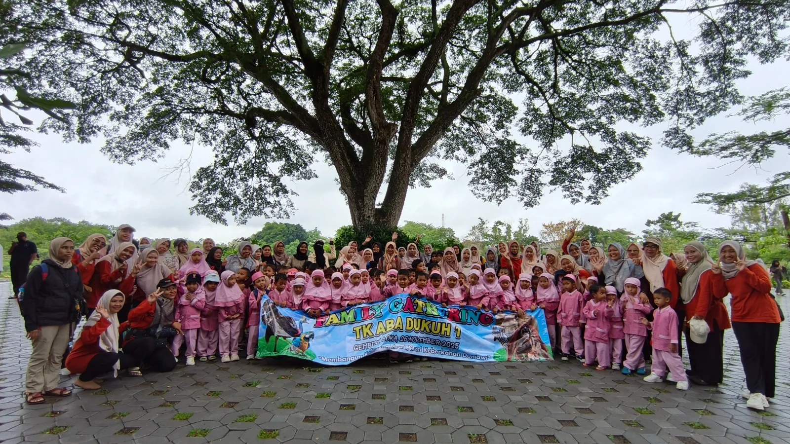Dukuh 1 Family Gathering Kebun Binatang