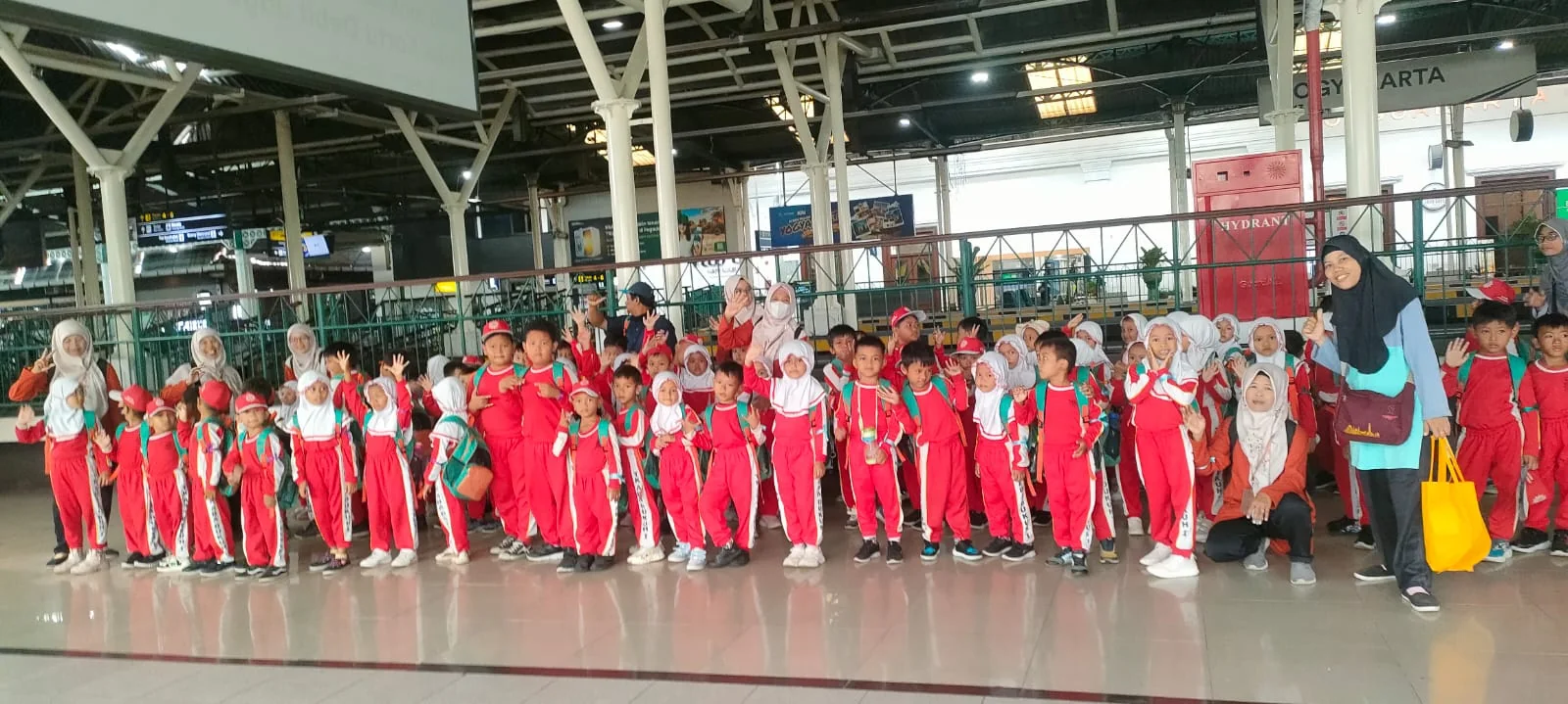 Dukuh 1 Transportasi Kereta Tugu Yia