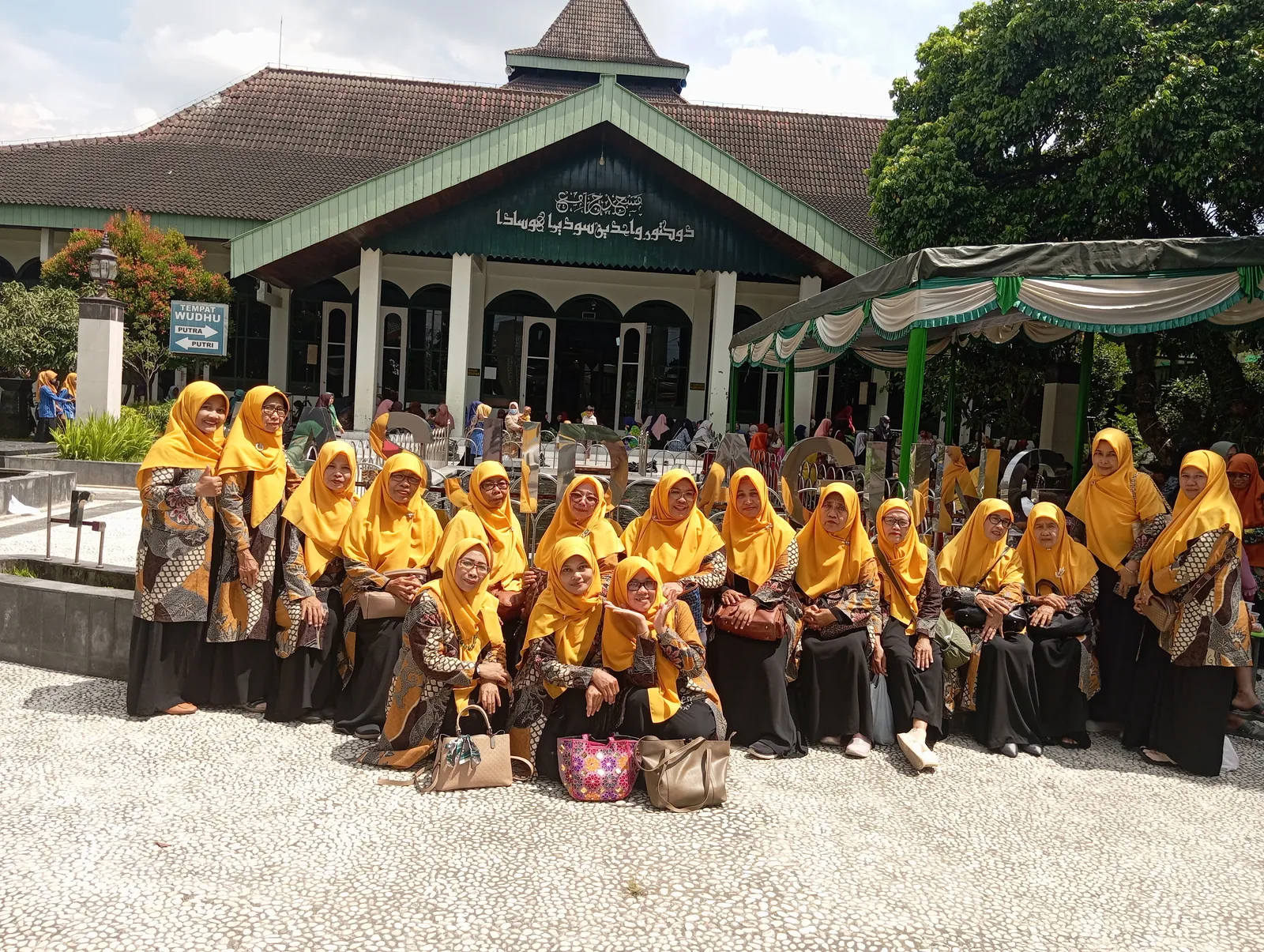 03 2025 04 26 Mangayubagyo Calon Haji Di Masjid Sleman