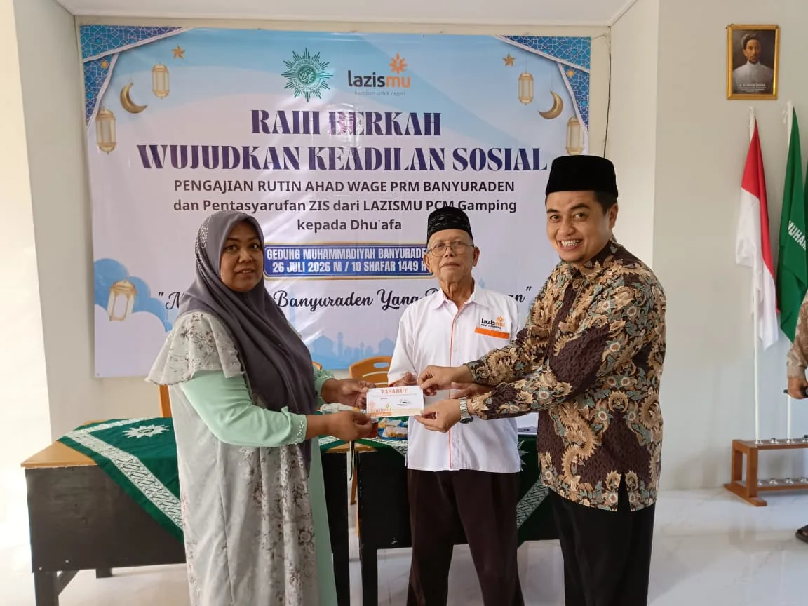 Dokumentasi penyerahan bantuan kepada penerima manfaat pada kegiatan 26 Juli 2026.