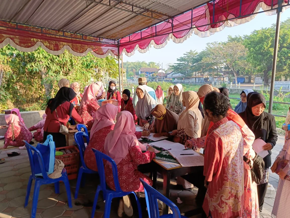 Suasana kebersamaan jamaah dalam rangkaian Pengajian Ahad Wage PRM Banyuraden.